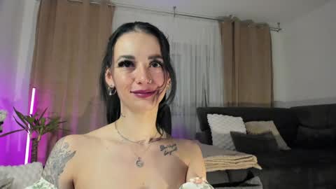 Jacqueline online show from April 2, 2:09 am