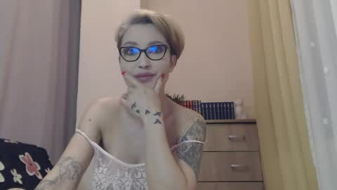 Snapshot of jadapink___ chatting on April 18, 6:23 pm Jada online show from April 18, 6:23 pm