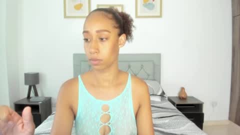 Jade smile online show from April 3, 5:00 pm