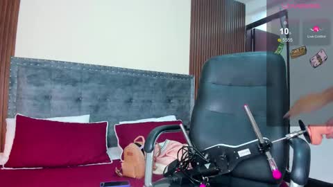 Snapshot of jade_scarllet chatting on February 12, 8:15 pm karlla scarlet online show from February 12, 8:15 pm