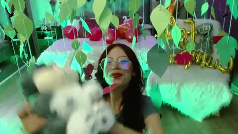 JADE online show from October 15, 8:42 pm