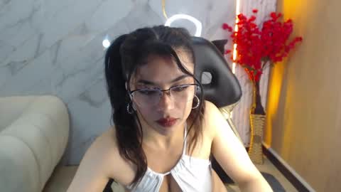 Jade online show from May 17, 1:29 pm