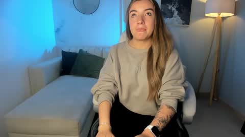 jade_vela online show from September 21, 7:15 pm