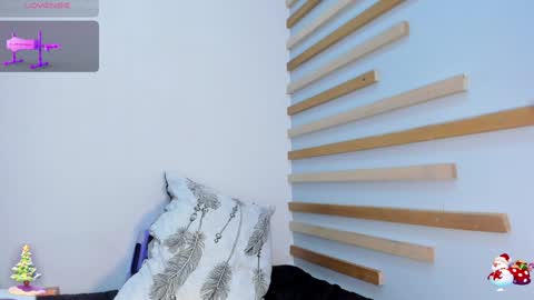 jadee__ online show from December 17, 9:50 am