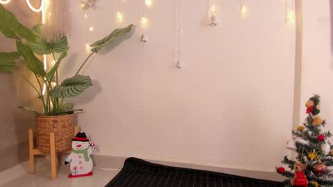 jadee__ online show from December 20, 9:32 am