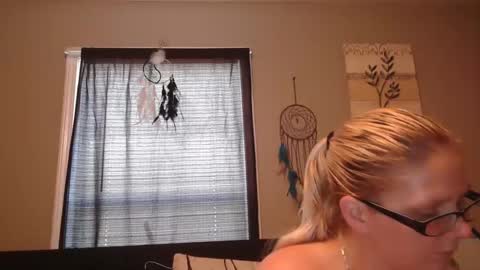 JadeLuv online show from December 7, 6:59 pm