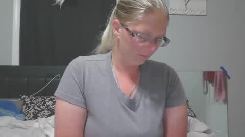 JadeLuv online show from October 2, 1:01 am