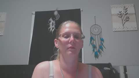 JadeLuv online show from April 21, 1:42 am