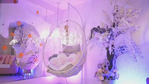 Jade Summer online show from October 8, 11:30 am