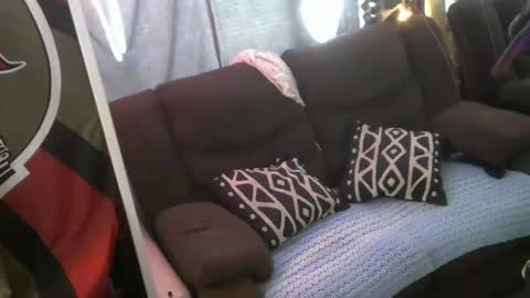 Jamie Rose Queenschild ever... online show from February 28, 3:15 pm