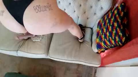 Jamie Rose Queenschild ever... online show from February 2, 6:06 pm