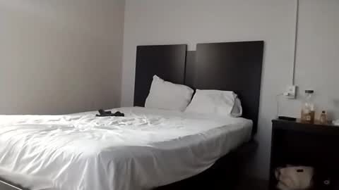 Jamie Rose Queenschild ever... online show from February 18, 6:09 am