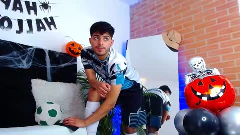 Snapshot of jaiden_thoner chatting on October 31, 8:32 pm Jaiden online show from October 31, 8:32 pm