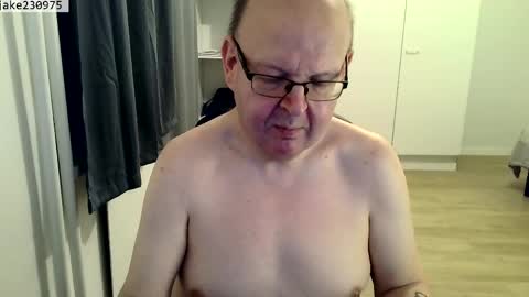 Jake2309 online show from April 18, 7:58 pm