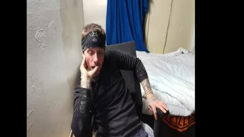 showingitoff online show from January 16, 6:06 am