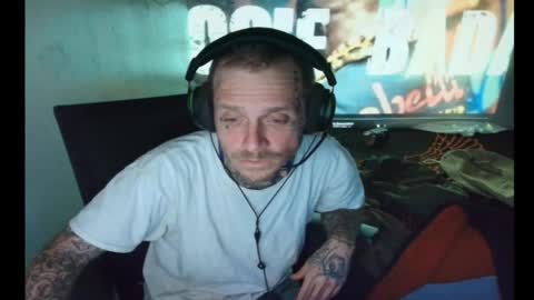 showingitoff online show from February 22, 6:46 am