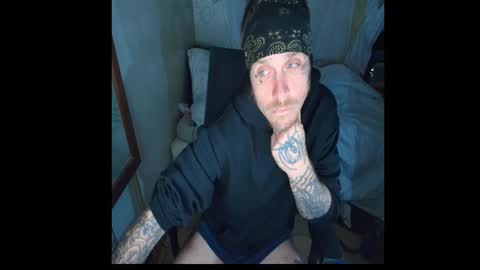 showingitoff online show from March 29, 8:58 am