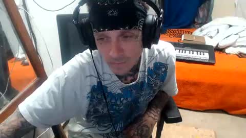 showingitoff online show from August 3, 5:39 am