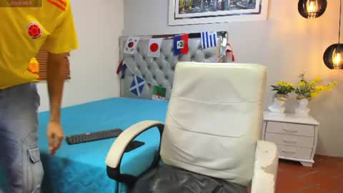 Snapshot of jake_falcon chatting on June 24, 11:31 am jake_falcon online show from June 24, 11:31 am