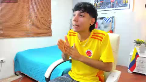 Snapshot of jake_falcon chatting on July 4, 11:38 am jake_falcon online show from July 4, 11:38 am