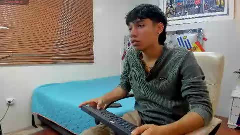 Snapshot of jake_falcon chatting on July 14, 11:27 am jake_falcon online show from July 14, 11:27 am