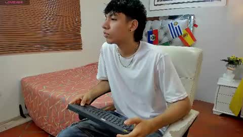 Snapshot of jake_falcon chatting on July 15, 11:26 am jake_falcon online show from July 15, 11:26 am