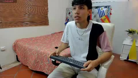 Snapshot of jake_falcon chatting on July 16, 11:27 am jake_falcon online show from July 16, 11:27 am