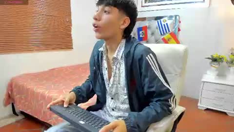 Snapshot of jake_falcon chatting on July 21, 11:34 am jake_falcon online show from July 21, 11:34 am