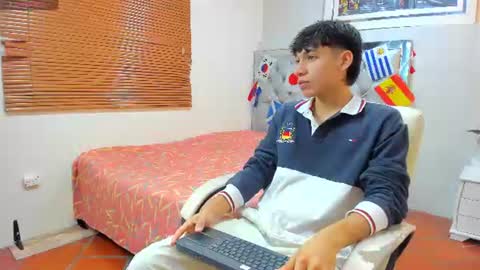 Snapshot of jake_falcon chatting on July 22, 11:35 am jake_falcon online show from July 22, 11:35 am
