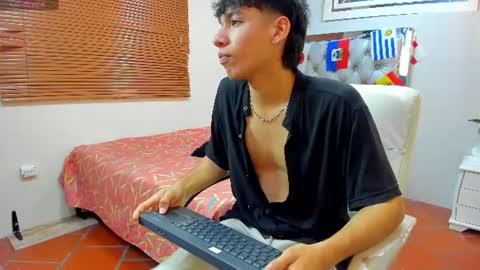 Snapshot of jake_falcon chatting on July 23, 11:30 am jake_falcon online show from July 23, 11:30 am