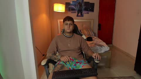 Snapshot of jake_pons chatting on December 21, 3:47 am Jake Pons online show from December 21, 3:47 am