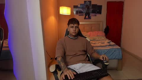 Snapshot of jake_pons chatting on January 14, 1:15 am Jake Pons online show from January 14, 1:15 am