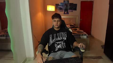 Snapshot of jake_pons chatting on February 9, 6:58 pm Jake Pons online show from February 9, 6:58 pm