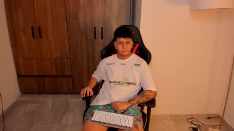 Snapshot of jake_pons chatting on September 23, 2:25 am Jake Pons online show from September 23, 2:25 am