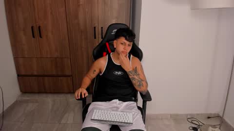 Snapshot of jake_pons chatting on September 24, 9:23 am Jake Pons online show from September 24, 9:23 am