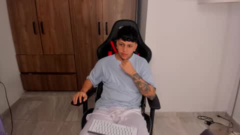 Snapshot of jake_pons chatting on October 10, 2:16 pm Jake Pons online show from October 10, 2:16 pm
