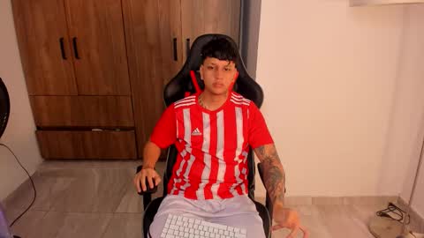 Snapshot of jake_pons chatting on October 13, 2:33 am Jake Pons online show from October 13, 2:33 am
