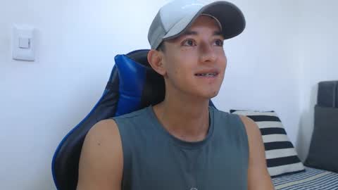 Hi guys im new 3 online show from February 11, 4:34 pm