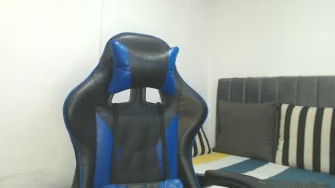 Snapshot of jake_shadow14 chatting on April 27, 11:03 pm Hi guys im new 3 online show from April 27, 11:03 pm