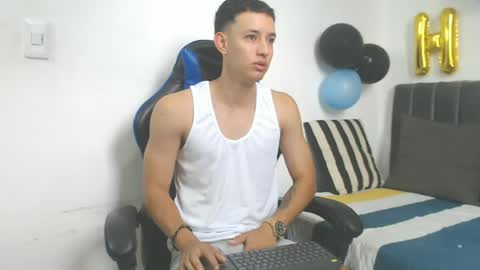 Snapshot of jake_shadow14 chatting on May 1, 1:59 pm Hi guys im new 3 online show from May 1, 1:59 pm