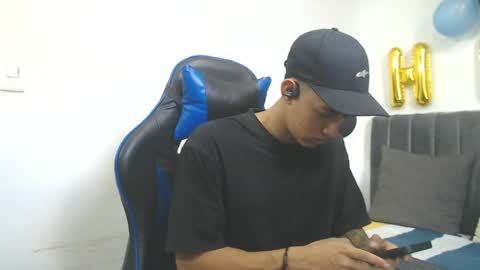 Snapshot of jake_shadow14 chatting on May 4, 7:10 pm Hi guys im new 3 online show from May 4, 7:10 pm