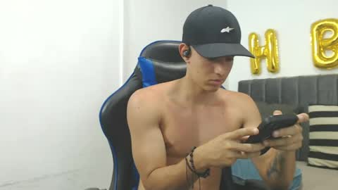 Snapshot of jake_shadow14 chatting on May 20, 10:38 pm Hi guys im new 3 online show from May 20, 10:38 pm