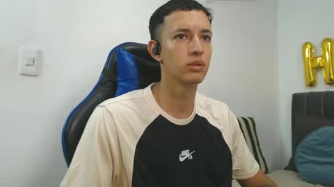 Snapshot of jake_shadow14 chatting on May 25, 9:43 pm Hi guys im new 3 online show from May 25, 9:43 pm