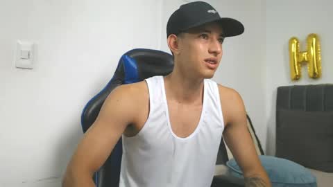 Snapshot of jake_shadow14 chatting on May 29, 2:59 pm Hi guys im new 3 online show from May 29, 2:59 pm