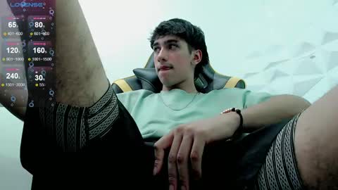 jake_tripp online show from December 4, 6:33 am