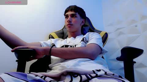 jake_tripp online show from December 14, 8:34 am