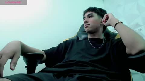 jake_tripp online show from December 17, 9:39 am