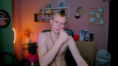 Snapshot of jake_wilders chatting on April 4, 9:07 am Jake online show from April 4, 9:07 am