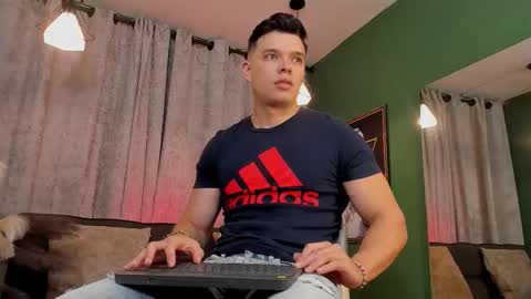 Snapshot of jakee_tyler chatting on November 10, 5:45 pm Jake Tyler online show from November 10, 5:45 pm