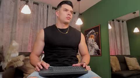 Snapshot of jakee_tyler chatting on November 28, 9:17 pm Jake Tyler online show from November 28, 9:17 pm